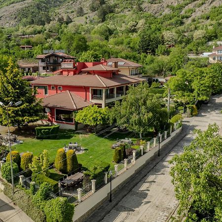 Hotel-Restaurant Almond Karlovo Bagian luar foto