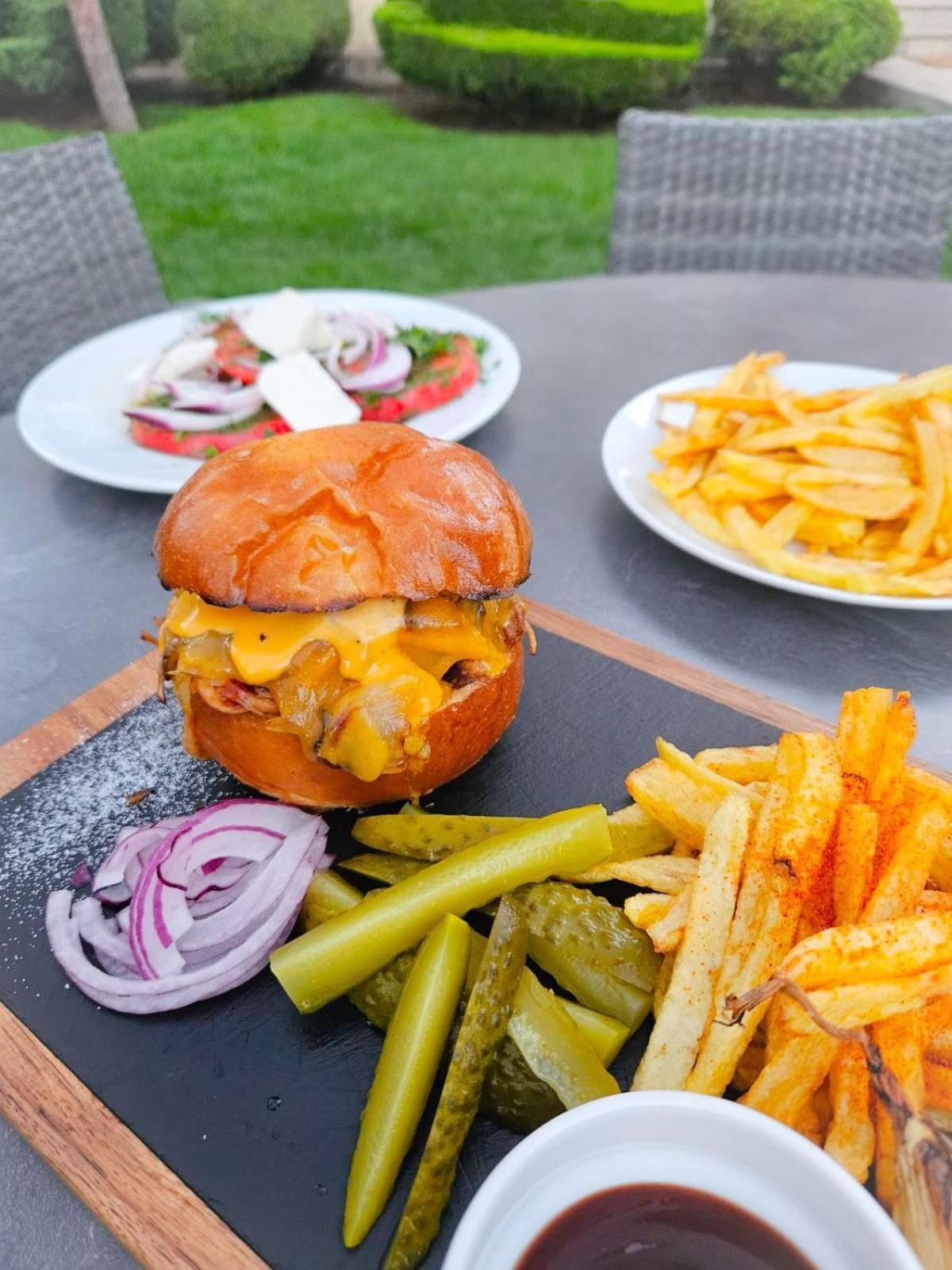 Hotel-Restaurant Almond Karlovo Bagian luar foto
