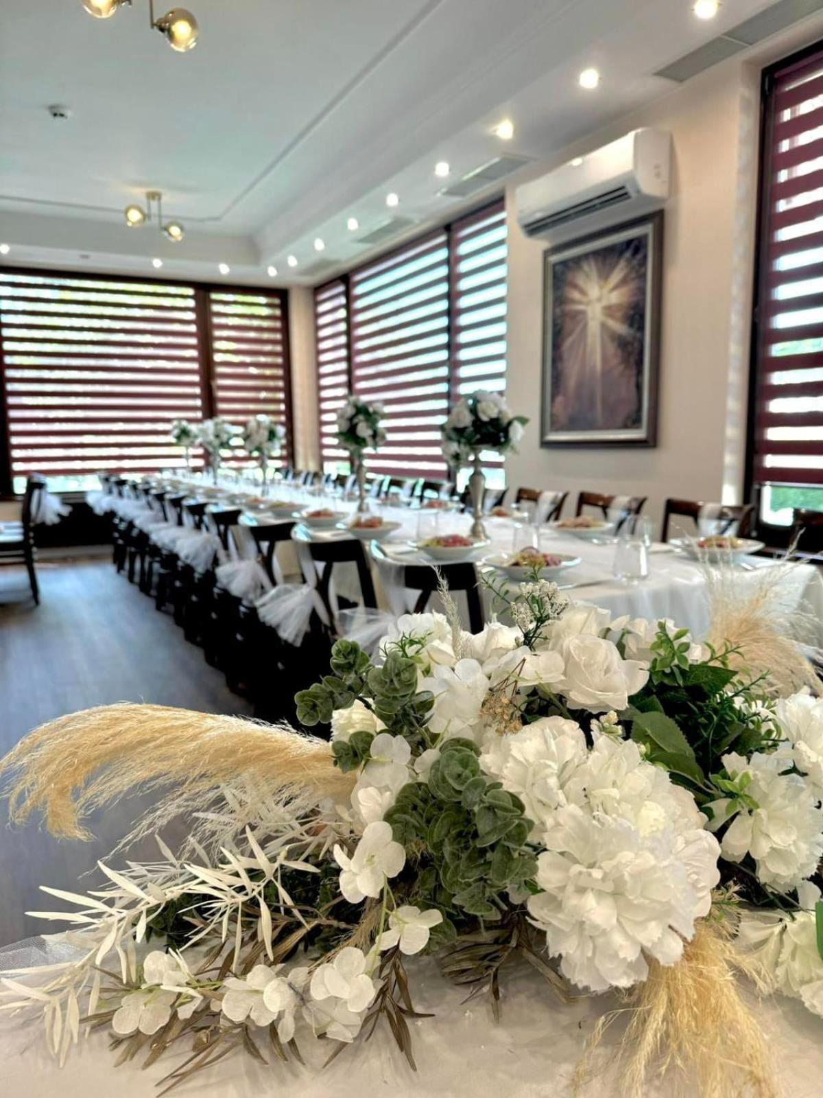 Hotel-Restaurant Almond Karlovo Bagian luar foto