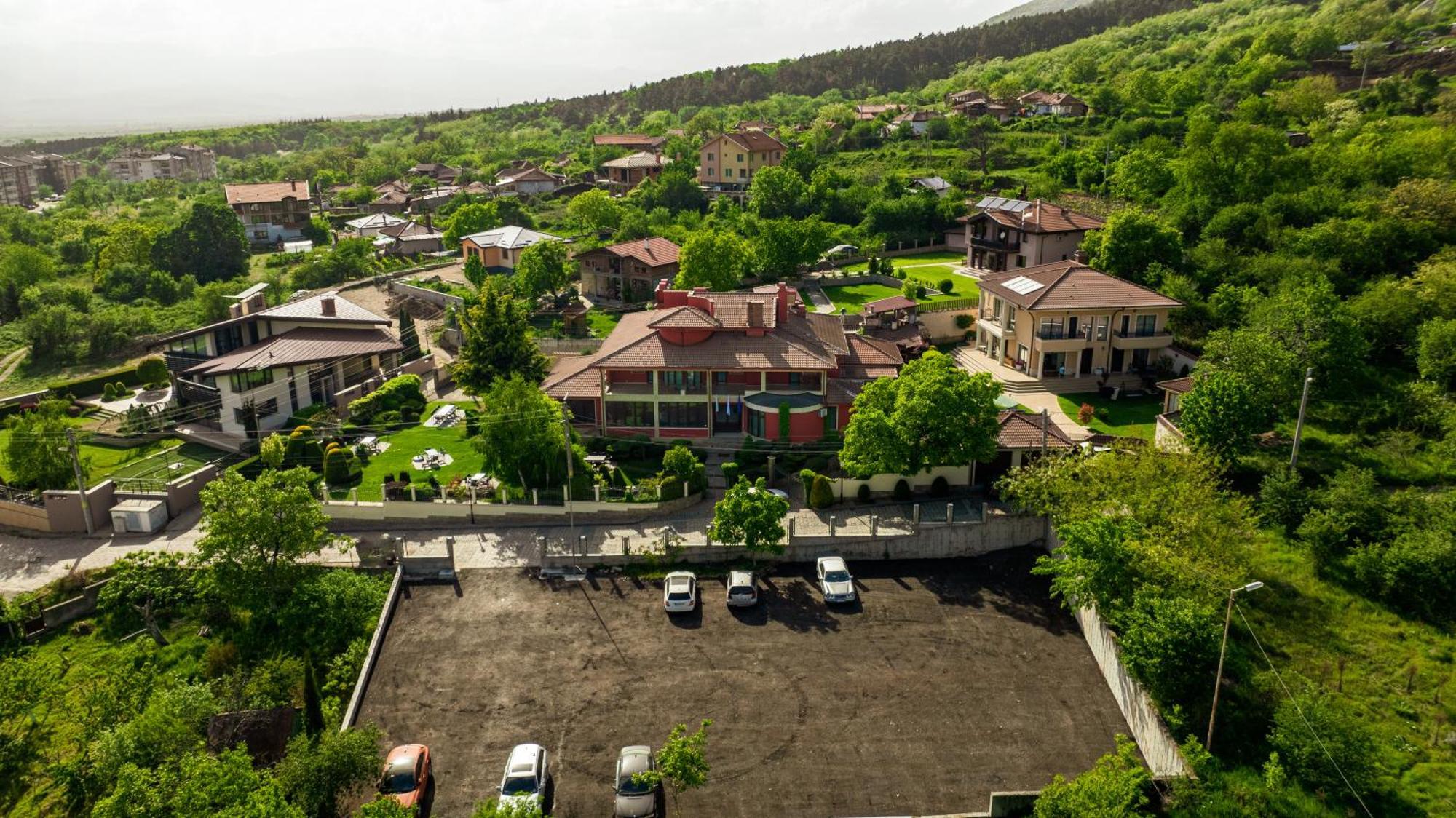Hotel-Restaurant Almond Karlovo Bagian luar foto