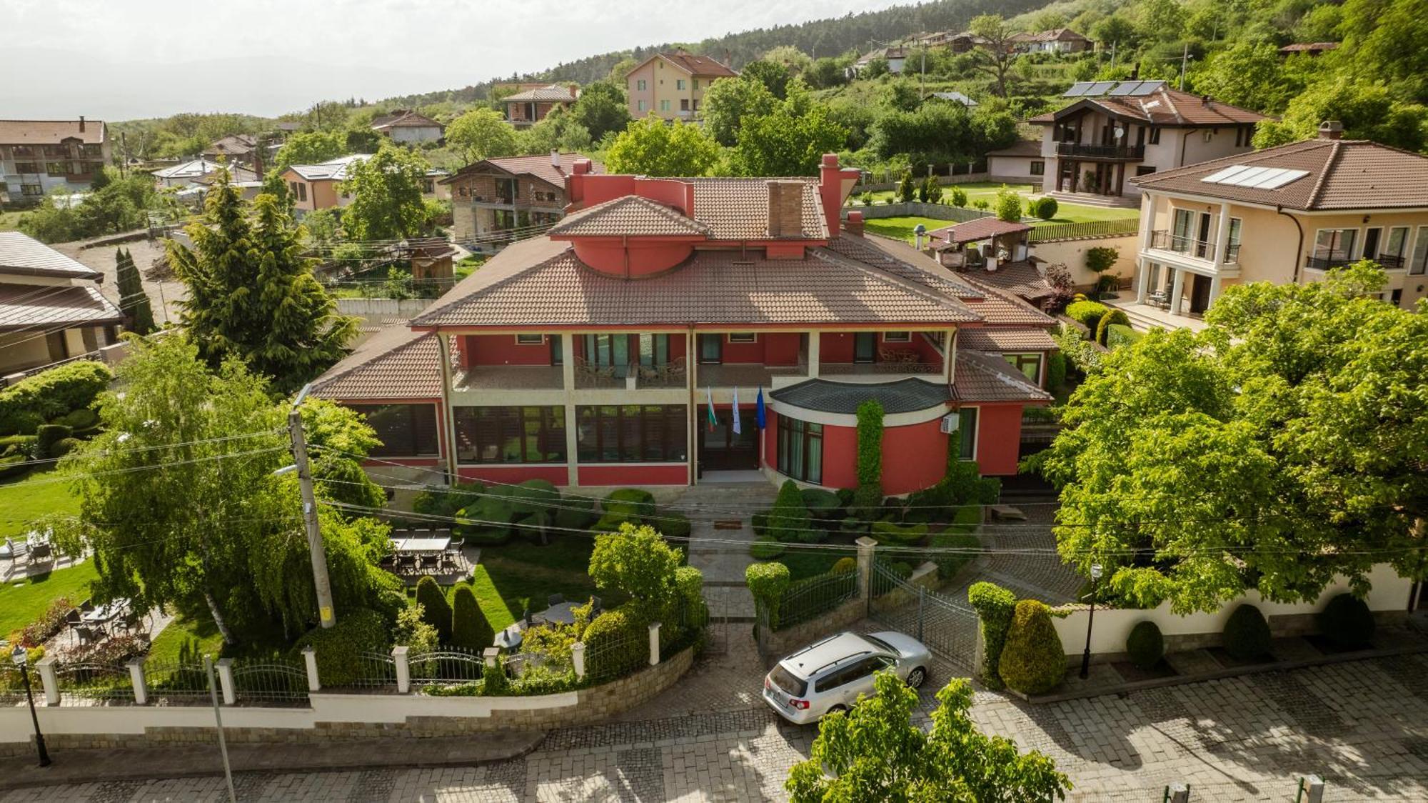 Hotel-Restaurant Almond Karlovo Bagian luar foto