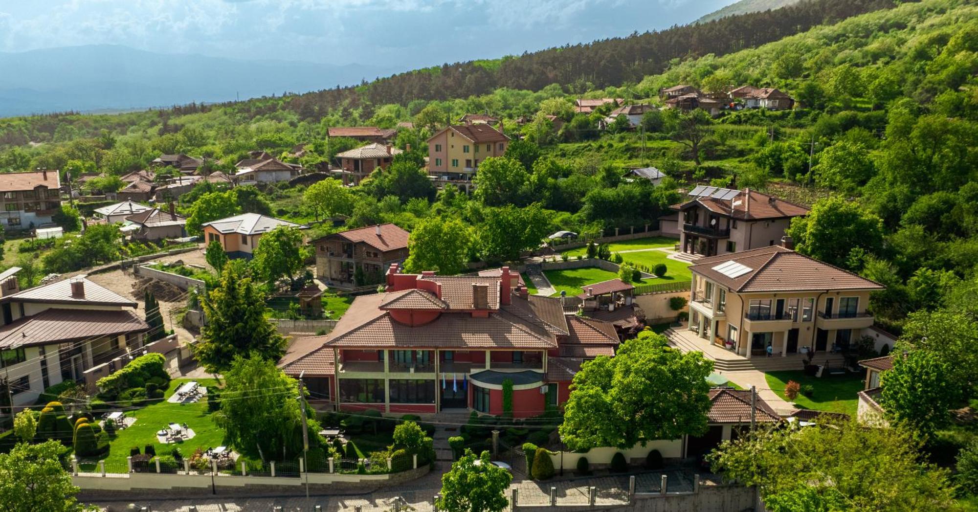 Hotel-Restaurant Almond Karlovo Bagian luar foto