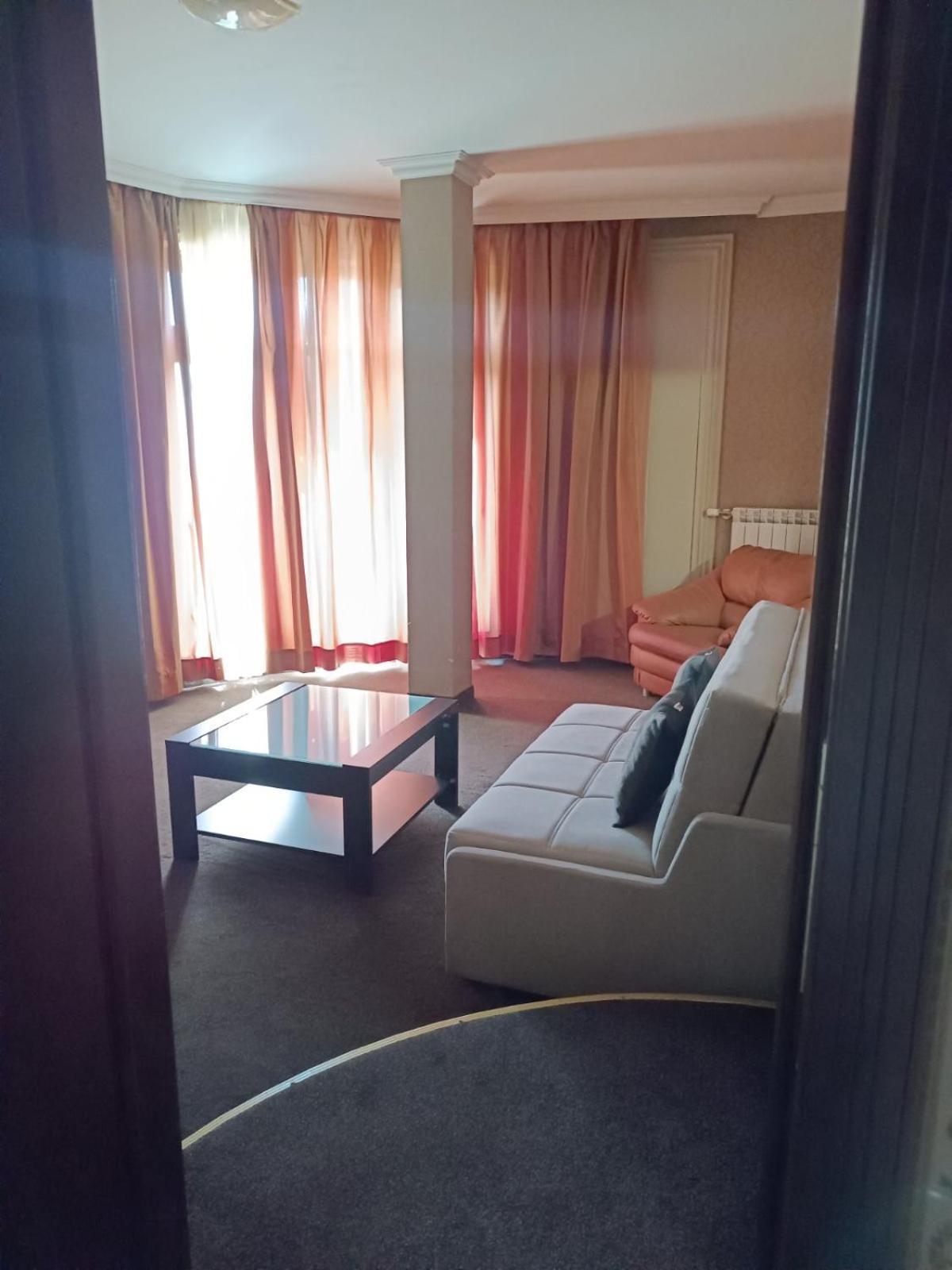 Hotel-Restaurant Almond Karlovo Bagian luar foto